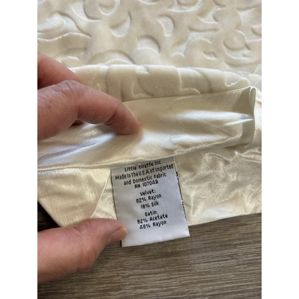 Giraffe At Home‎ Throw Blanket 41x55 Embossed Damask Silk Blend Satin Trim Cream - Picture 8 of 12